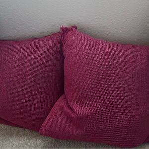2 red pillows